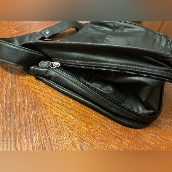 Multi Pocket Durable Vegan Faux Leather Silver Hardware Active Cary Bag! - Picture 3 of 16